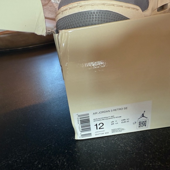 Air Jordan - Picture 2 of 4